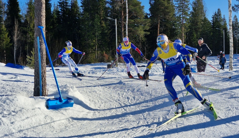 Längdskidåkande ungdomar på Ski Team Ungdomscup