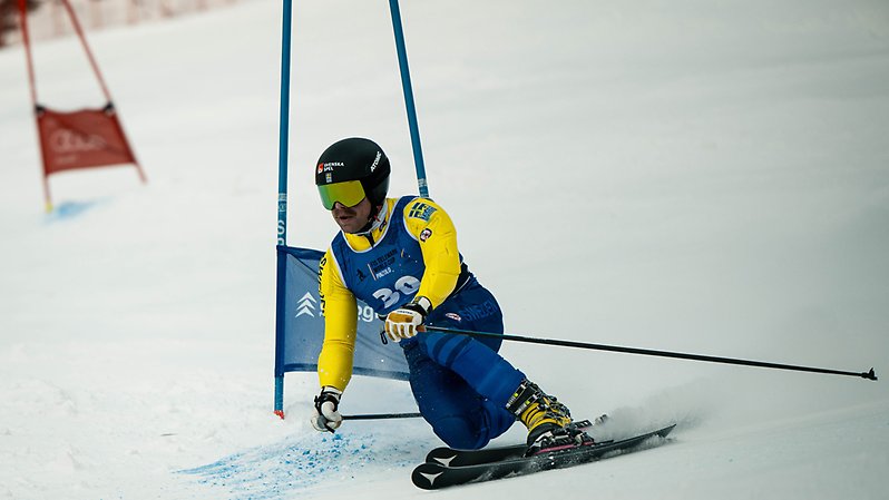 Olle Collberg under världscuppremiären i Pinzolo, Italien. Foto: @ulyssedaessle @fistelemark.